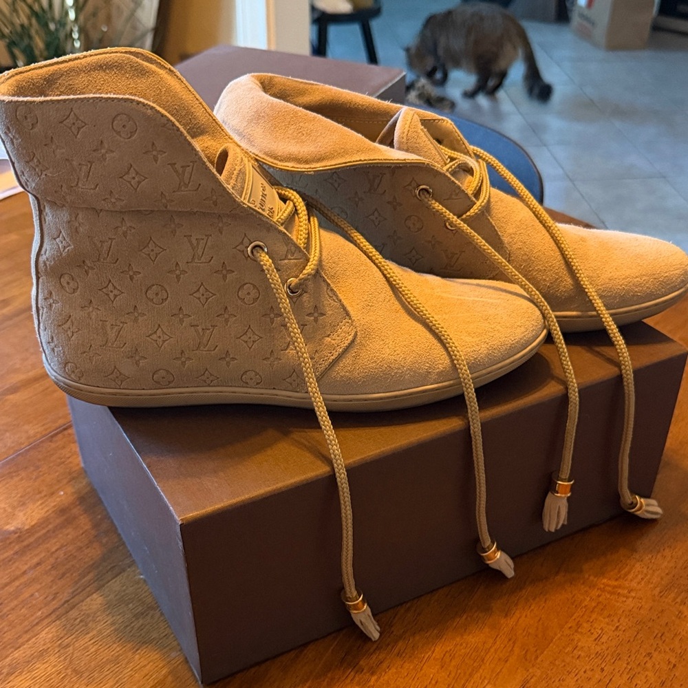 Louis Vuitton women Beige Suede Desert midi- Boots